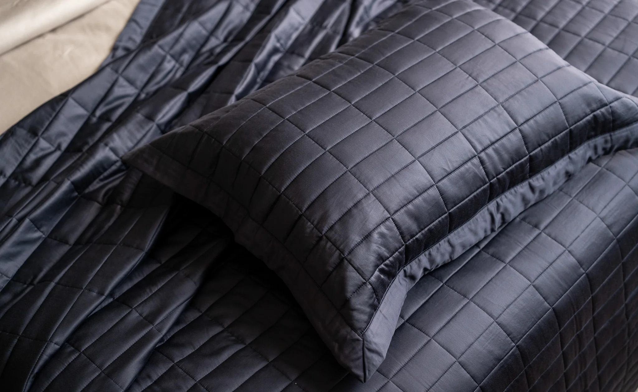 Bamboo Lightweight Luxury Quilt Set - Image 3