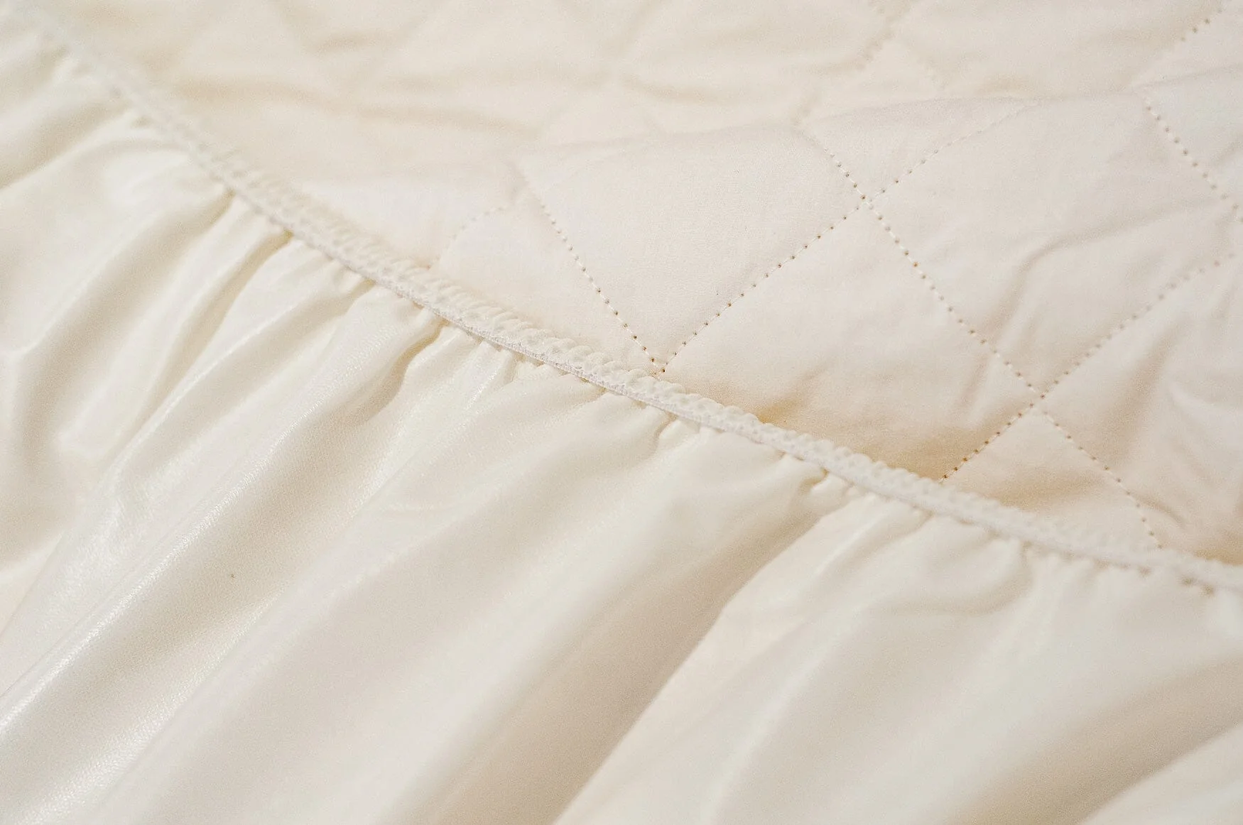 18" Wool and Cotton Mattress Protector - Image 3